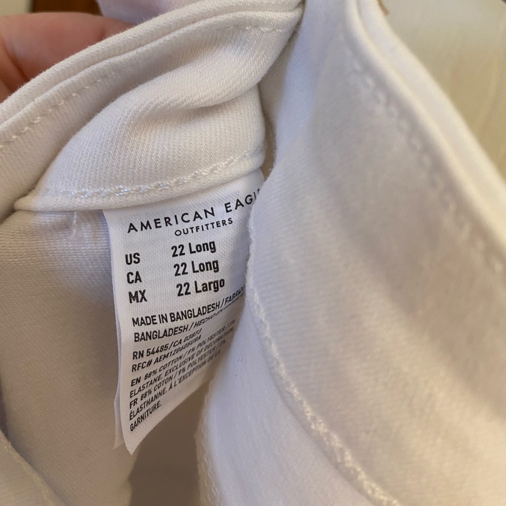 Great condition white AE jeans